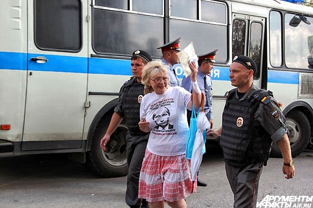 Задержание активистов, выступивших в поддержку Pussy Riot