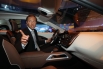 Министр промышленности и торговли РФ Денис Мантуров сидит за рулем концепт-кара Lada XRAY 