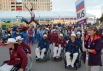 Российская паралимпийская сборная во время церемонии подъема флага России в Паралимпийской деревне в Лондоне.
