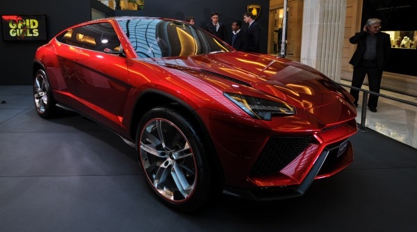 Стенд автомобильной компании Nissan