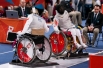 Спортсменки в четвертьфинальном поединке по фехтованию сидя на рапирах во время индивидуальных соревнований среди женщин на ХIV летних Паралимпийских играх в Лондоне.