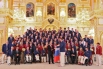 Президент РФ Владимир Путин (в центре) с золотыми призерами Паралимпийских летних игр в Лондоне на церемонии награждения государственными наградами в Александровском зале Большого Кремлевского дворца.