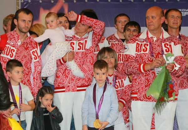 Во время церемонии встречи сборной России с XIV Паралимпийских летних игр 2012 в Международном аэропорту Шереметьево.