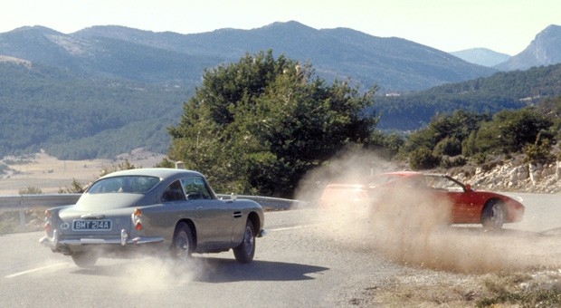 Aston Martin DB5 в "Золотой глаз"