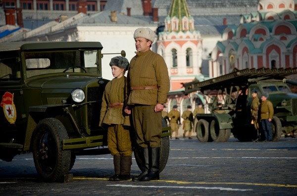 Участники торжественного марша, посвященного 71-й годовщине Парада 1941 года, на Красной площади.