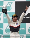 В Малайзии Серхио Перес чуть было не сотворил сенсацию, когда боролся с Алонсо за победу. Перес финишировал лишь вторым, но этого оказалось достаточно, чтобы McLaren предложила Серхио контракт на следующий год