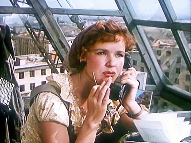 <b>Светлана Харитонова</b><br><b>(</b>1932-2012)<br>актриса <br>Светлана Харитонова была мастером комедийных эпизодических ролей в фильмах
“Девушка без адреса”, “Неподдающиеся”, “Не может быть” и множестве других картин
60-70-х годов.