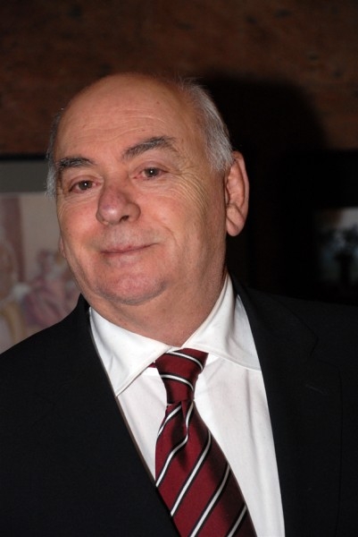 <b>Анатолий Равикович</b><br>(1936-2012)<br>актер<br> <br>В родном Ленинграде Анатолий Равикович работал в театре Ленсовета и театре
комедии им. Акимова, снялся в нескольких десятках фильмов. Но самой известной
ролью в творческой биографии актера