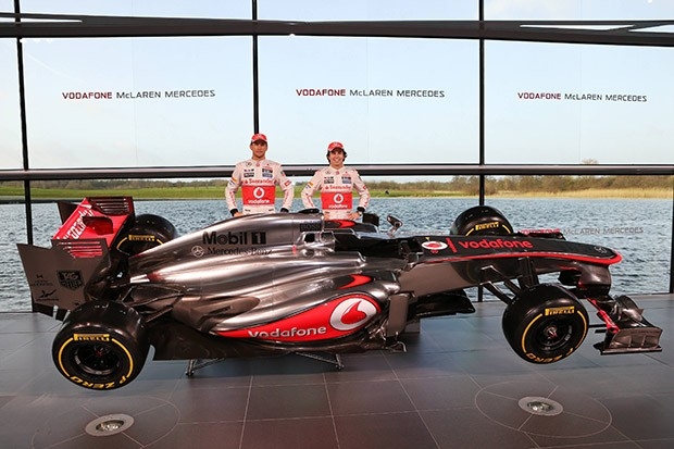 Дженсон Баттон и серхио перес на презентации mclaren mp4-28