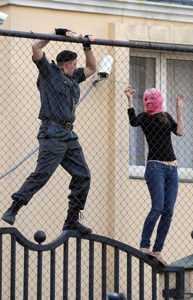Акция в поддержку "Pussy Riot" в Москве<br>Номинация: события / повседневная жизнь