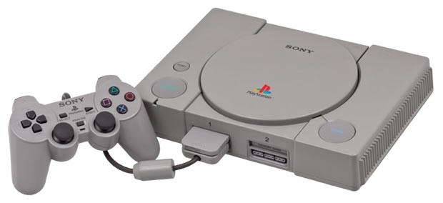 Sony PlayStation
<br >Panasonic правил балом всего год,
пока на рынок игровых консолей не вышла компания Sony
со своим детищем Sony PlayStation. Поддержав идею с
распространением игр на компакт-дисках, японцы предоставили возможность
«со