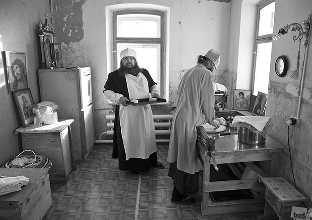 Просфорня<br>Номинация: Люди