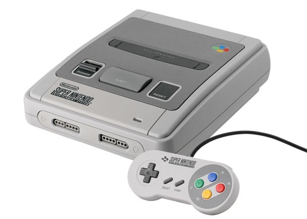 Super Nintendo
<br >Аналогичная Sega по
характеристикам, приставка Super Nintendo начала
продаваться в Европе в 1992 году. В России, правда, битву своему аналогу она
проигрывала, хоть и обладала преимуществом – возможностью «сохранять» игры. Но
был у