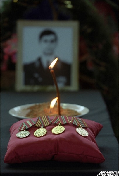 2000 г. Трагедия псковских десантников - в одном бою погибли 85 солдат