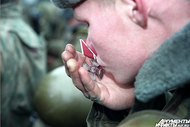 2001 г. За отвагу на Кавказе... боевым награждается орденом.