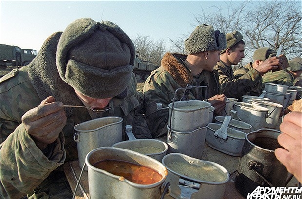 2001 г. Война войной, а обед по расписанию
