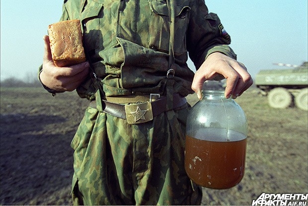 2001 г. Война войной, а обед по расписанию