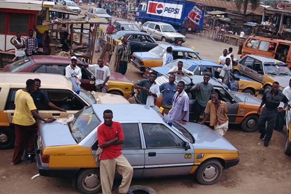 Стоянка такси в Африке. 