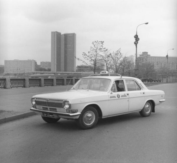 В московском такси с шашечками обычно использовались автомобили горьковского автозавода. 1969 г.