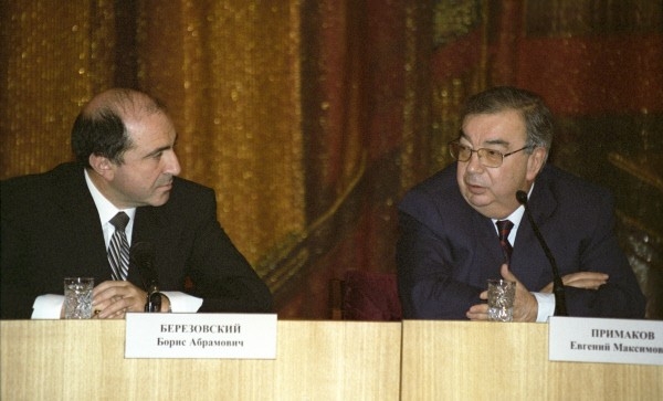 Борис Березовский и председатель правительства Российской Федерации Евгений Примаков  1998 г.