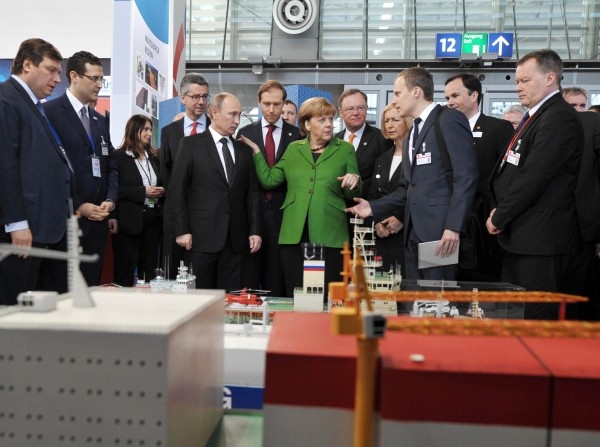 Владимир Путин и канцлер Германии Ангела Меркель на открытии Международной промышленной ярмарки "Ганновер-2013"