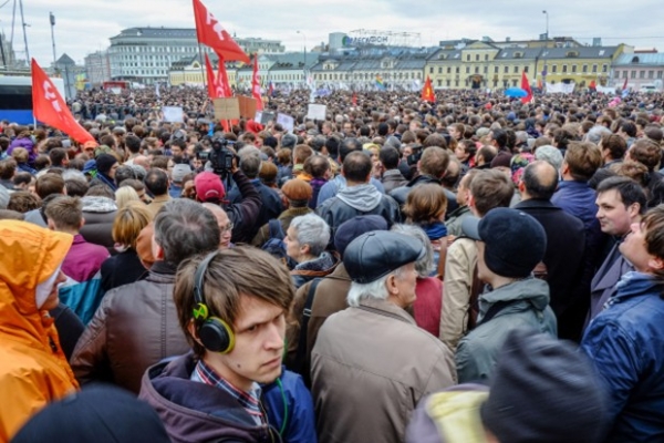 В целом, по сообщениям корреспондента AиФ.ru, обстановка на акции была спокойной. 