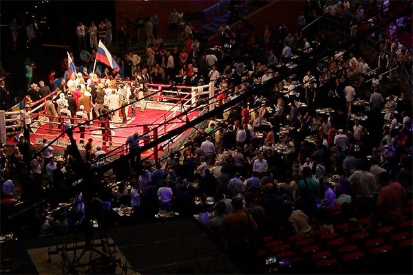 Бой за титул чемпиона по версии WBA между Гильермо Джонсом и Денисом Лебедевым