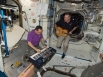 Концерт на орбите. Астронавт НАСА Дэн Бербанк и российский космонавт Антон Шкаплеров музицируют в нерабочее время.