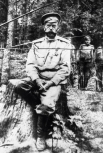 Одна из последних фотографий Николая II, сделанная во время его ссылки в Тобольске, лето 1917 года. Репродукция. 1917