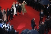 Члены жюри 66-го Каннского кинофестиваля позируют на красной дорожке

