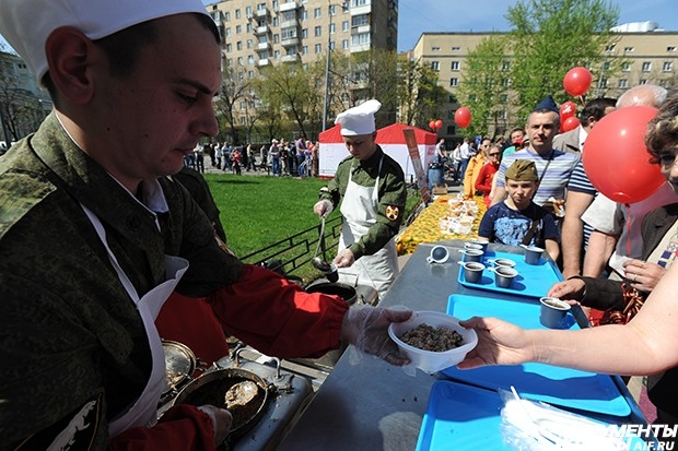 В этом году фронтовой едой угостили более 2 тыс. человек.