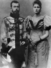 Великий князь цесаревич Николай II (слева) с невестой Алисой Гессенской - будущей супругой Александрой Федоровной (справа). 1894