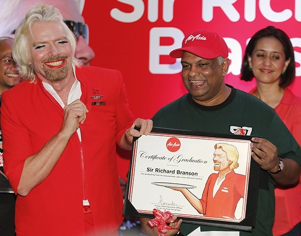 Ричард Брэнсон является основателем корпорации Virgin, которая включает в себя около 350 различных филиалов.