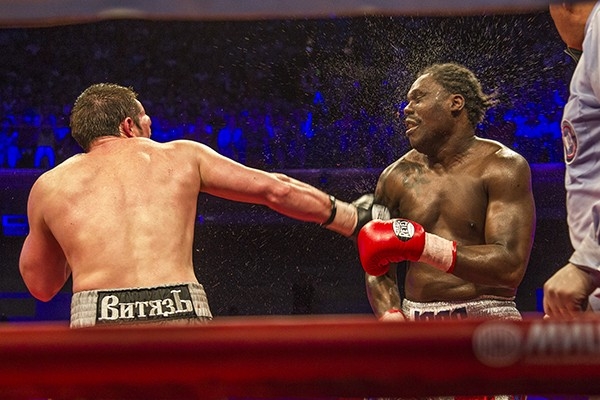 Бой за титул чемпиона по версии WBA между Гильермо Джонсом и Денисом Лебедевым