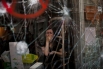 3 место в категории  «Проблемы современности, Одиночные фотографии»
29 марта 2012 года, Барселона, Испания. Мирея Арнау, 39 лет, в ужасе кричит за разбитым стеклом своего магазина, разгромленного во время стычек с полицией. Рабочие протестовали против тр