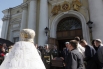 Гроб с телом режиссера Алексея Балабанова выносят из Князь-Владимирского собора в Санкт-Петербурге.