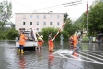 Сотни жителей эвакуированы, тысячи участвуют в ликвидации последствий наводнения. Железнодорожное и автомобильное сообщение на западе Австрии затруднено.