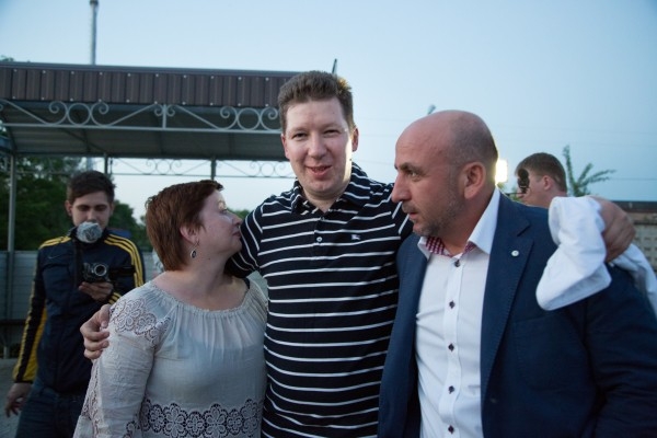 Алексей Козлов с супругой Ольгой Романовой и адвокатом Алхасом Абгаджавой.