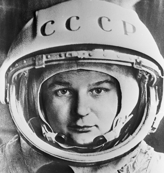 Летчик-космонавт Валентина Терешкова. Репродукция фотографии. 1963г.