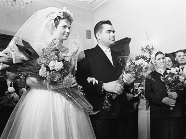 Торжественная церемония бракосочетания летчиков-космонавтов Валентины Терешковой и Андрияна Николаева. Москва, 3 ноября 1963   