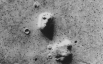   В 1976 году  НАСА обнародовало снимки интересной марсианской горы, сделанные космическим аппаратом «Викинг 1&#8243;. Гора сверху напоминала человеческое лицо с глазницами и ноздрями.