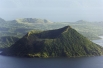 Вулкан Тааль (Лусон, Филиппины). В кратере образовалось небольшое озеро. Тааль является самым маленьким активным вулканом планеты. 30 января 1911 года произошло самое сильное в 20 веке извержения вулкана Тааль — погибли 1335 человек.