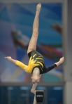 Алия Мустафина (Россия) выполняет упражнение на бревне на финальных соревнованиях по спортивной гимнастике в женском индивидуальном многоборье Алия Мустафина выиграла гимнастическое многоборье