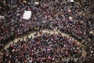 Основные силы протестующих собрались на площади Тахрир. 