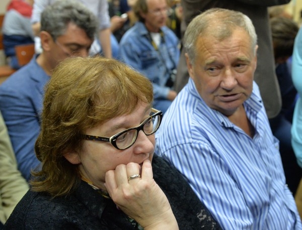 Анатолий и Людмила Навальные — родители оппозиционера Алексея Навального — во время оглашения приговора Ленинского суда Кирова их сыну, обвиняемому по делу «Кировлеса».