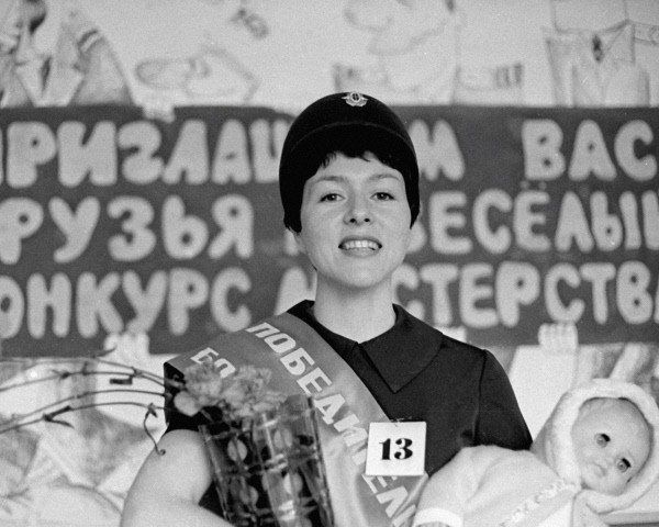 Победительница международного конкурса стюардесс социалистических стран Ирина Баженова (СССР) 1977