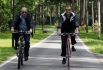  На велосипеде с Медведевым летом 2011 года в подмосковной резиденции президента.
