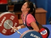 Киттима Сутанан (Тайланд) во время соревнований по тяжелой атлетике среди женщин в весовой категории до 53 кг.