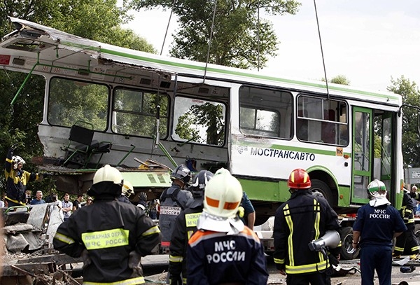 Пострадавших на каретах скорой госпитализировали в больницы Подольска и Троицка, а наиболее тяжёлых вертолётами доставили в НИИ им. Склифосовского в Москву.