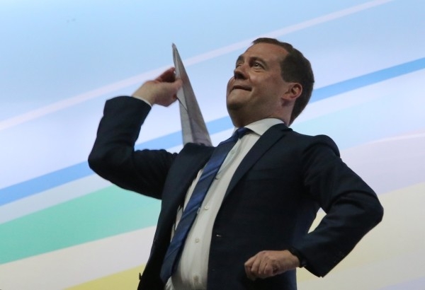 Председатель правительства РФ Дмитрий Медведев выступает во время церемонии закрытия XXVII Всемирной летней Универсиады 2013 